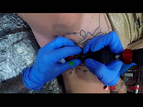 ❤️ Sully Savage-k izugarri tatuatu zuen klitorian tatuaje bat egin zuen ❌ Pornografia %eu.analizatorkrovi.ruan